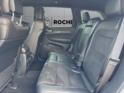 Used 2019 Jeep Grand Cherokee Trailhawk AWD/4WD image 16