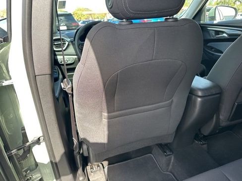 Used 2025 Chevrolet TrailBlazer LT image 35