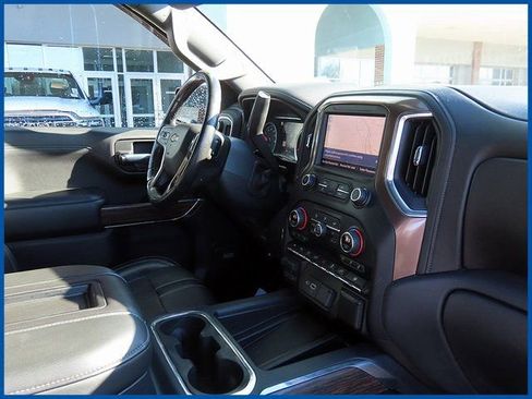 Used 2019 Chevrolet Silverado 1500 High Country w/ Technology Package image 9