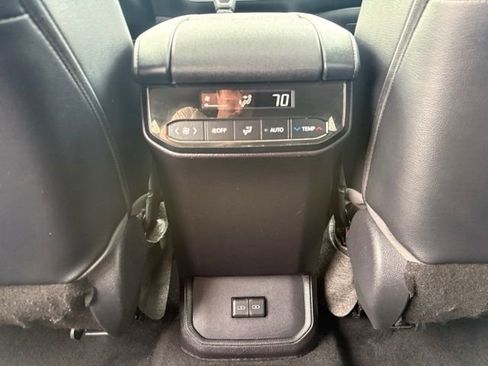 Used 2022 Toyota Highlander XLE image 21