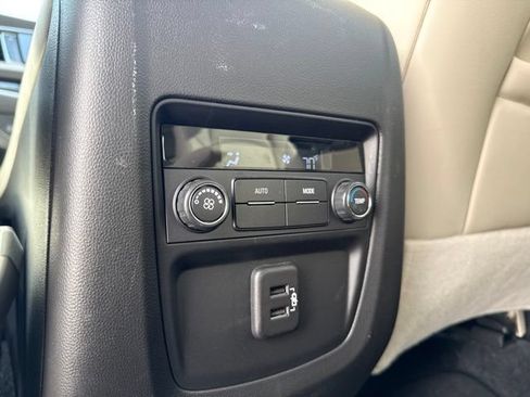 Used 2023 Buick Enclave Essence w/ Experience Buick Package FWD image 12