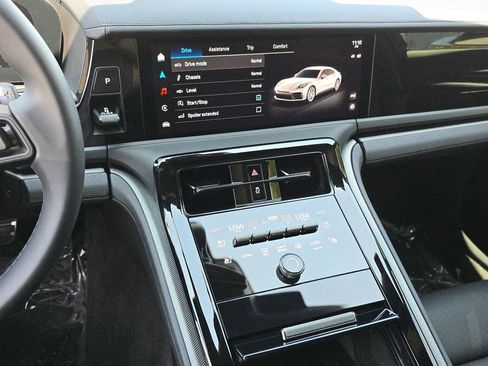 Used 2025 Porsche Panamera RWD image 26