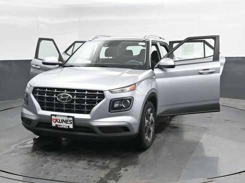 Used 2022 Hyundai Venue SEL FWD image 44