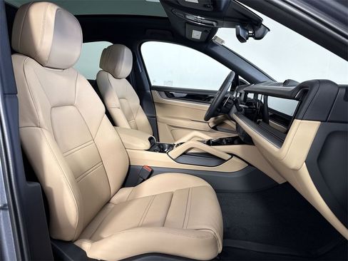 New 2026 Porsche Cayenne Coupe image 24