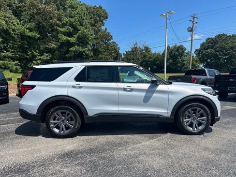 New 2026 Ford Explorer Active w/ Active Comfort Package AWD/4WD image 2