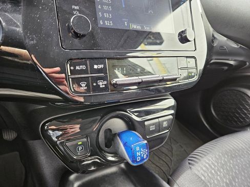 Used 2017 Toyota Prius Two w/ Prius Two Safety Plus Package FWD image 23