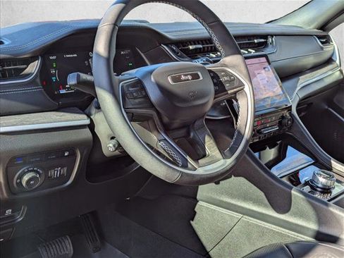 Used 2025 Jeep Grand Cherokee Limited 4xe image 10