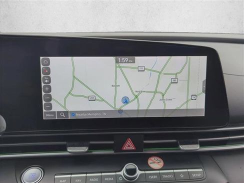 Used 2024 Hyundai Elantra Limited image 15