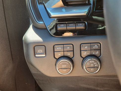 Used 2025 Chevrolet Silverado 1500 High Country AWD/4WD image 28