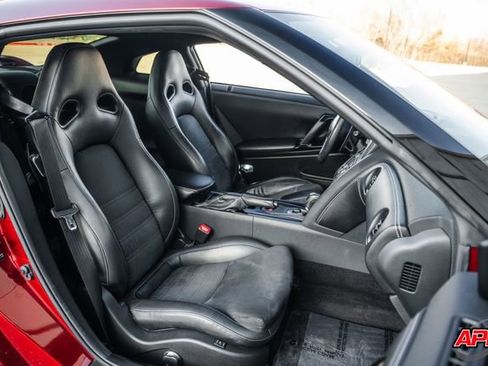 Used 2015 Nissan GT-R Premium image 78