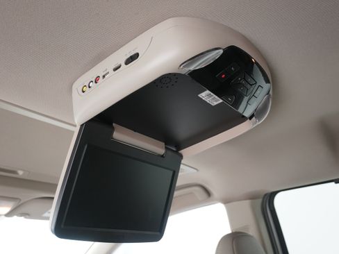 Used 2019 Toyota Sienna XLE w/ XLE Navigation Package FWD image 15
