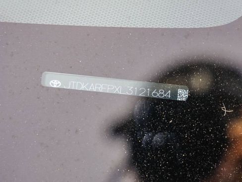 Used 2020 Toyota Prius Prime XLE image 28