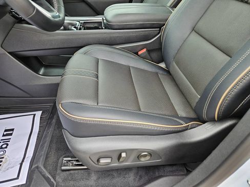 Used 2026 Chevrolet Traverse High Country w/ LPO, Floor Liner Package AWD/4WD image 24