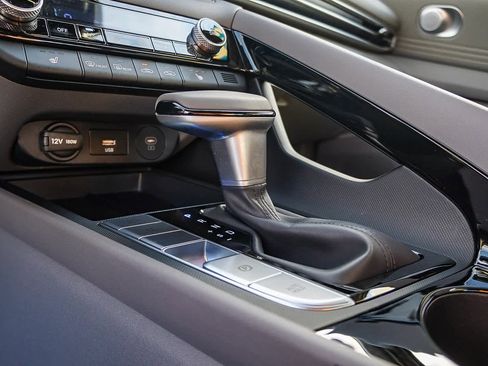 Certified 2025 Hyundai Elantra SEL image 31