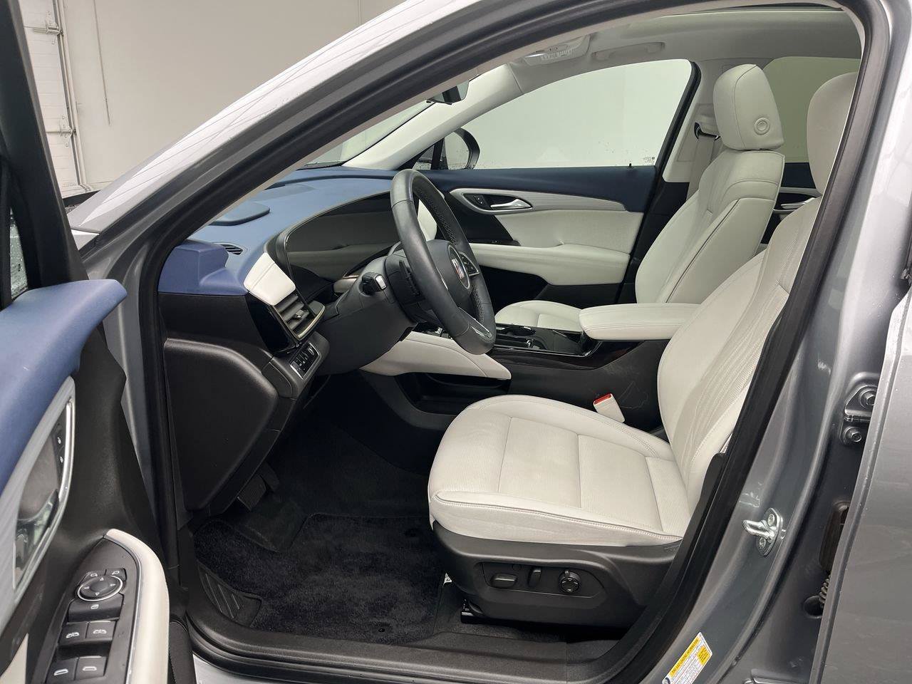 Used 2025 Buick Envision Avenir AWD/4WD image 3