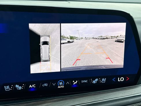 Used 2025 Chevrolet Tahoe Premier AWD/4WD image 36