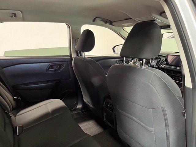 Used 2024 Nissan Rogue S AWD/4WD image 14