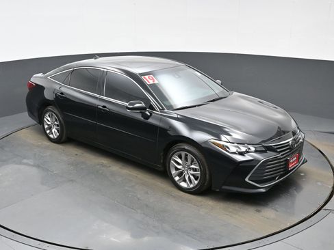 Used 2019 Toyota Avalon XLE image 35