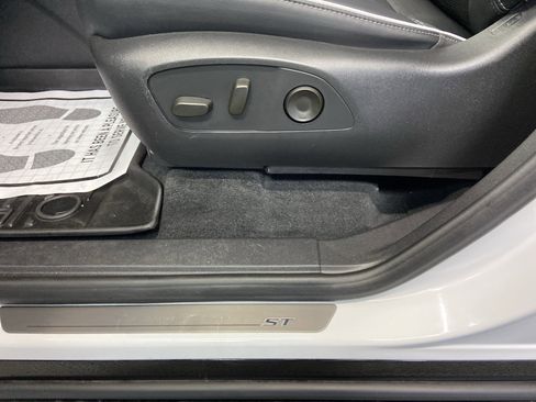 Used 2025 Buick Enclave Sport Touring image 14