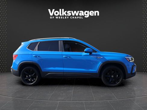 Certified 2023 Volkswagen Taos SE w/ Panoramic Sunroof Package FWD image 9