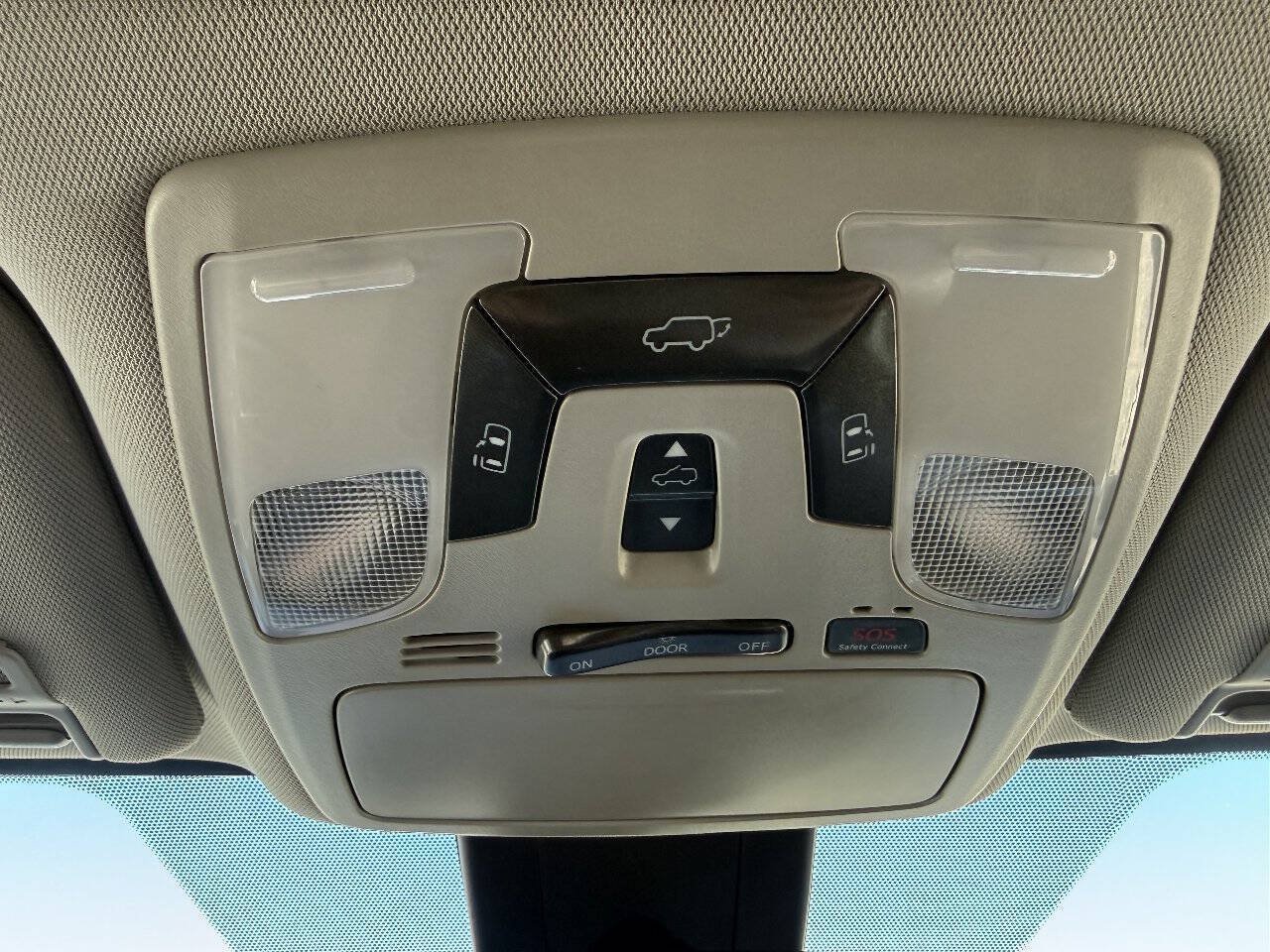 Used 2020 Toyota Sienna SE Premium w/ Nightshade Edition FWD image 33