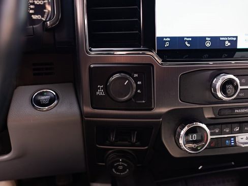 Used 2022 Ford F350 Limited image 16