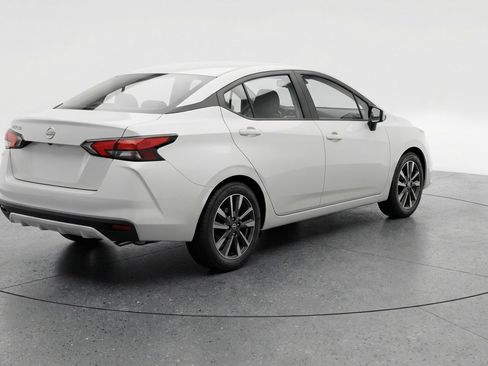 Used 2025 Nissan Versa SV image 9