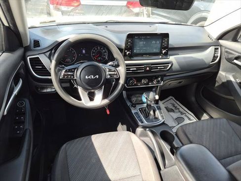 Used 2022 Kia Seltos LX AWD/4WD image 11