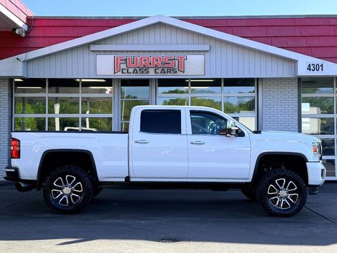 Used 2019 GMC Sierra 2500 Denali w/ Duramax Plus Package image 2