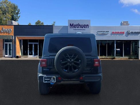 Used 2023 Jeep Wrangler Unlimited Sahara w/ Cold Weather Group AWD/4WD image 6