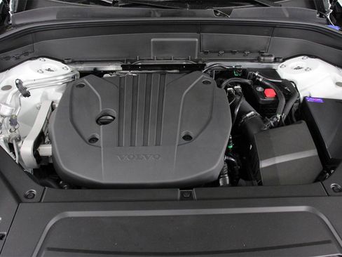 New 2026 Volvo XC90 B5 Core image 12