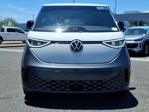 Used 2025 Volkswagen ID. Buzz Pro S RWD image 2