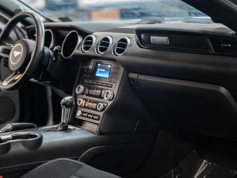 Used 2018 Ford Mustang Coupe RWD image 21