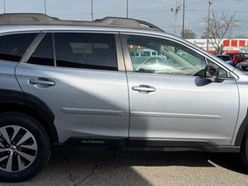 Used 2024 Subaru Outback Premium AWD/4WD image 6