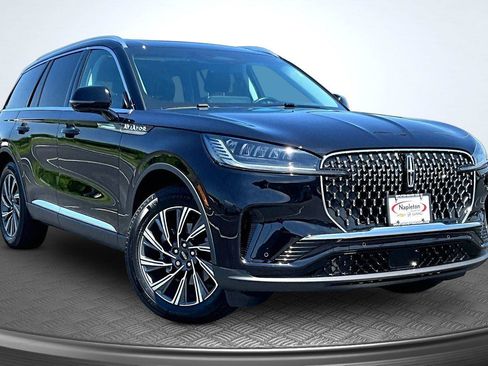 Used 2025 Lincoln Aviator AWD image 13