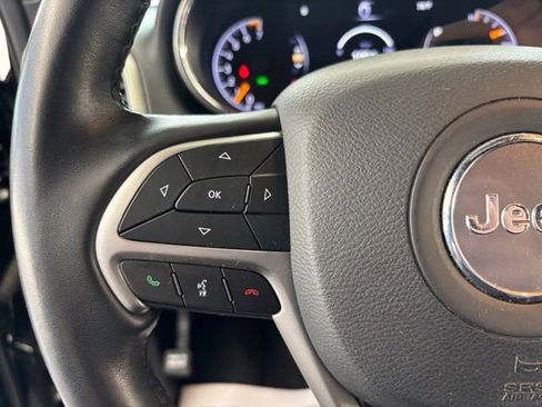 Used 2021 Jeep Grand Cherokee Laredo X AWD/4WD image 14