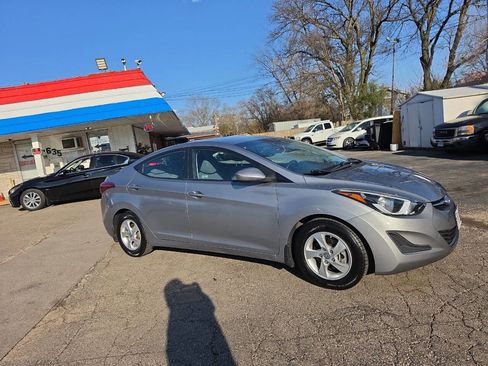 Used 2015 Hyundai Elantra SE FWD image 6