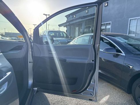 Used 2017 Toyota Sienna LE FWD image 15