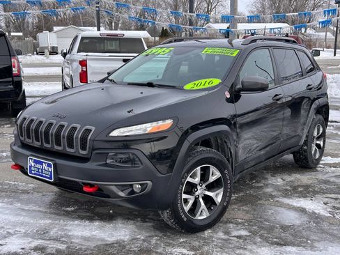 Used 2016 Jeep Cherokee Trailhawk w/ Leather Interior Group image 8