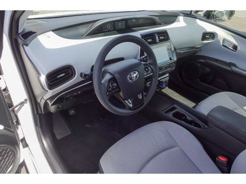 Used 2022 Toyota Prius LE FWD image 10