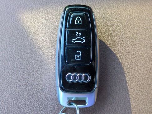 Used 2023 Audi Q7 3.0T Prestige image 32