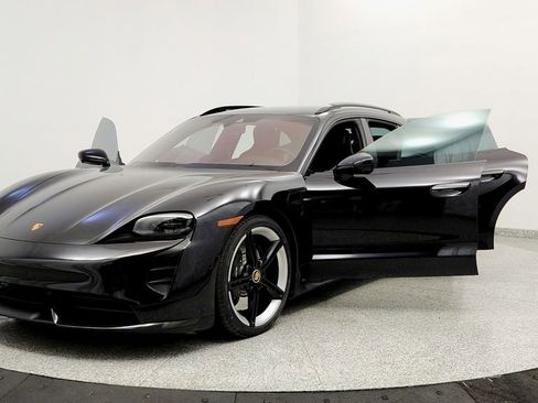 Used 2023 Porsche Taycan GTS image 9