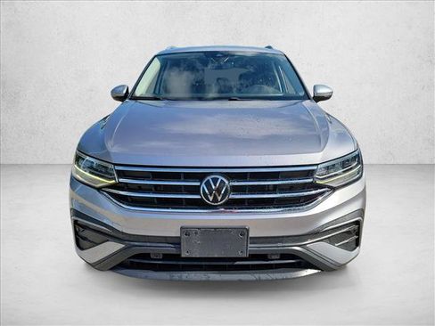 Used 2022 Volkswagen Tiguan SE AWD/4WD image 2