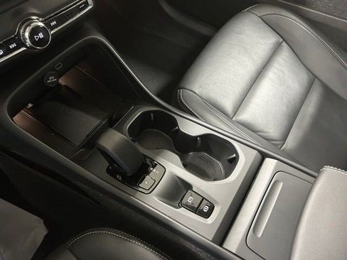 Used 2025 Volvo XC40 B5 Core image 20