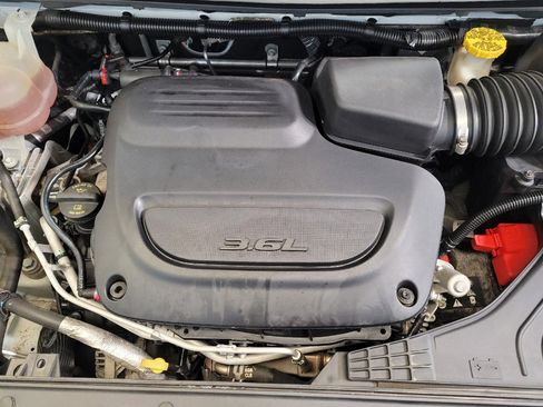 Used 2022 Chrysler Voyager LX FWD image 30