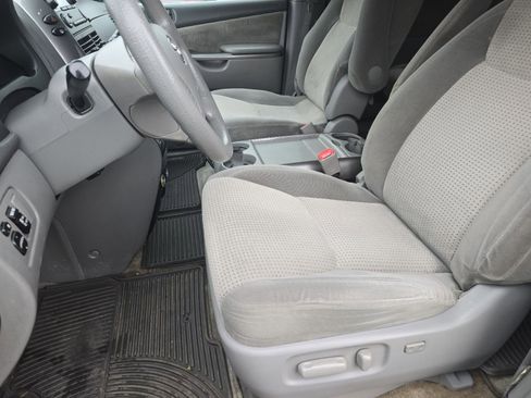 Used 2010 Toyota Sienna LE image 16