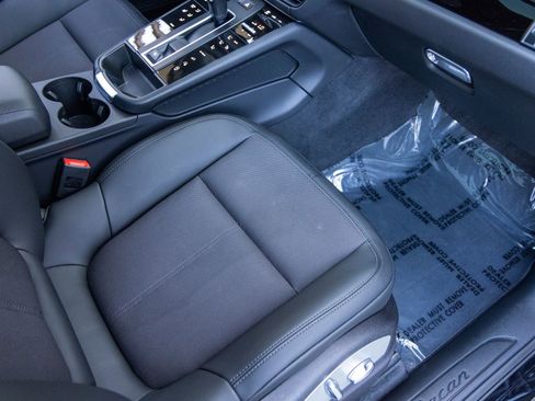 Certified 2025 Porsche Macan image 55