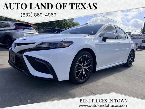 Used 2023 Toyota Camry SE FWD image 1