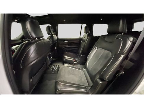 Used 2024 Jeep Grand Cherokee L Altitude AWD/4WD image 16