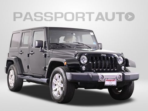 Used 2015 Jeep Wrangler Unlimited Sahara w/ Dual Top Group AWD/4WD image 4